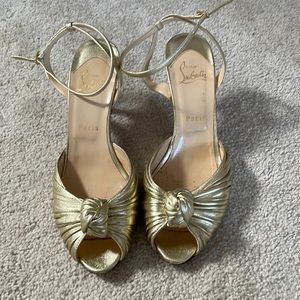 Gold kitten heel Loubs!